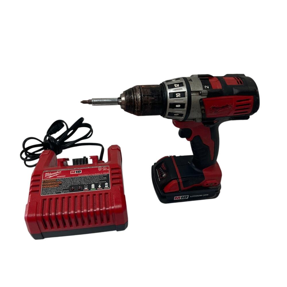 MILWAUKEE TOOLS 2601-20 1/2" DRIVER DRILL WITH BATTERY & charger (TESTED!)